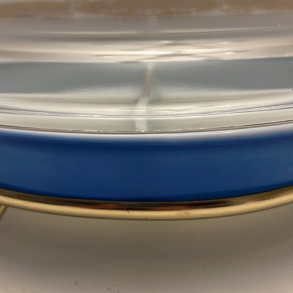 Pyrex Blue Oval Divided 1 1/2 Quart Casserole Dish Gold Medallion Lid Holder